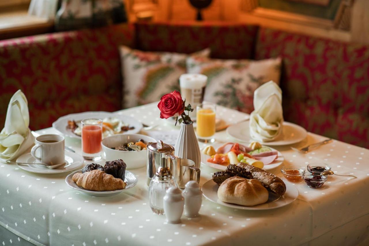Bed & Breakfast Hotel Guggis Zürs 外观 照片