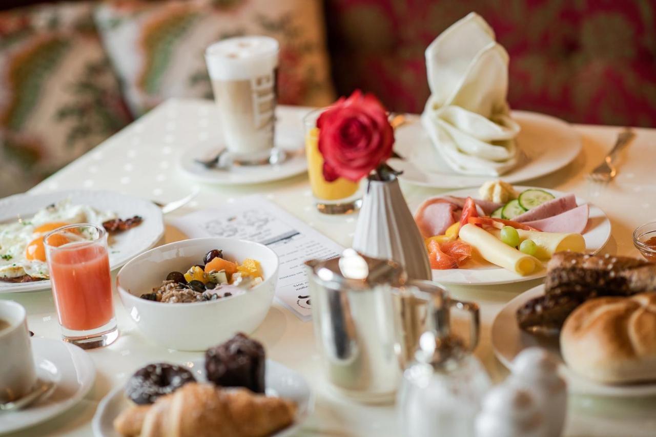 Bed & Breakfast Hotel Guggis Zürs 外观 照片